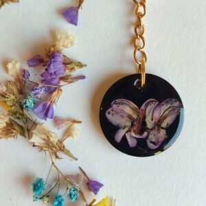 LLAVERO FLOR DEL AMOR ENCAPSULADA EN RESINA