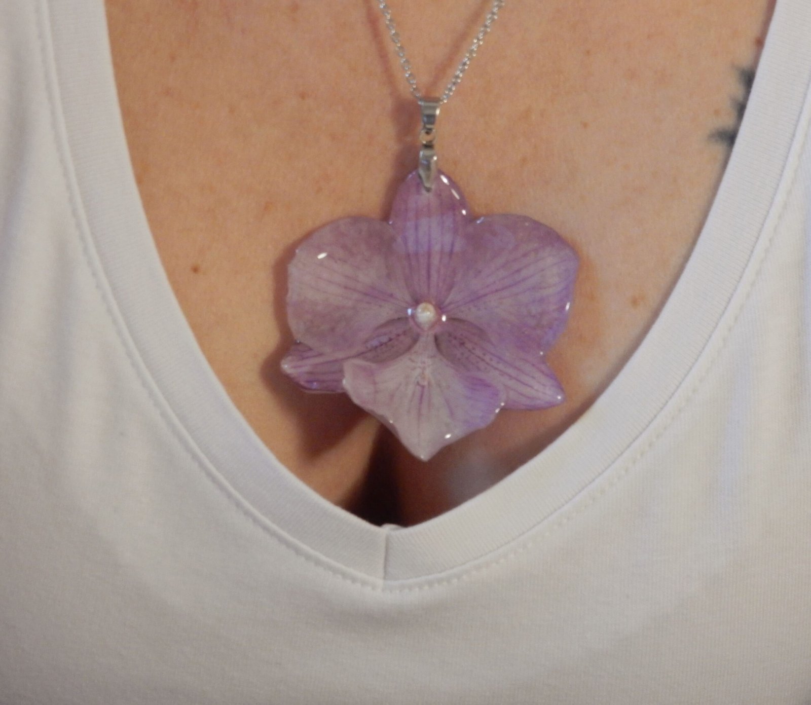 Colgante con una ORQUÍDEA REAL encapsulada en resina