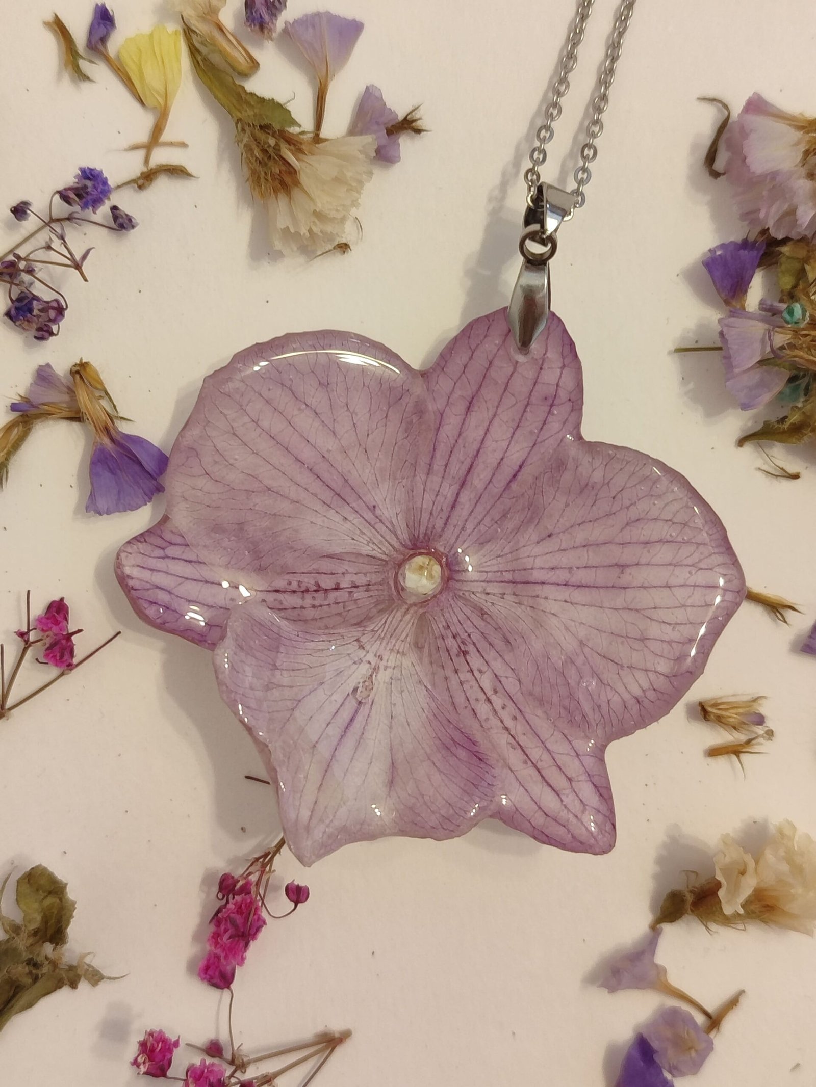 Colgante con una ORQUÍDEA REAL encapsulada en resina