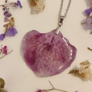Colgante con un PÉTALO DE ORQUÍDEA REAL encapsulada en resina
