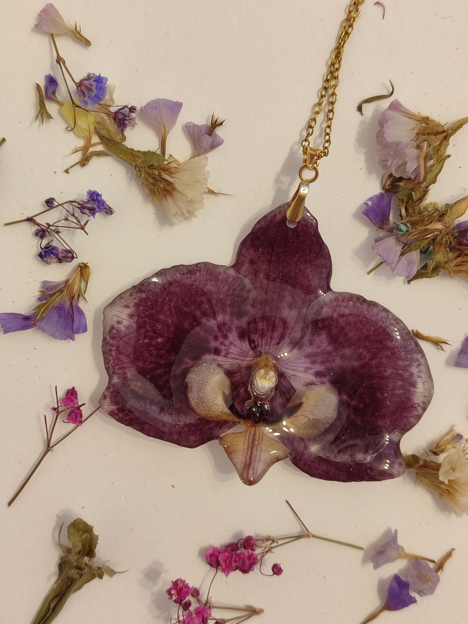 Colgante con una ORQUÍDEA REAL encapsulada en resina