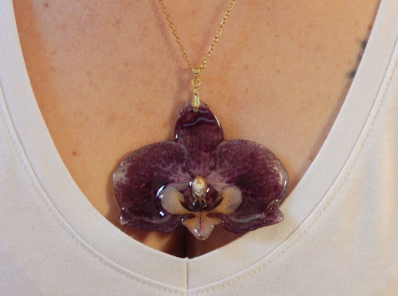 Colgante con una ORQUÍDEA REAL encapsulada en resina