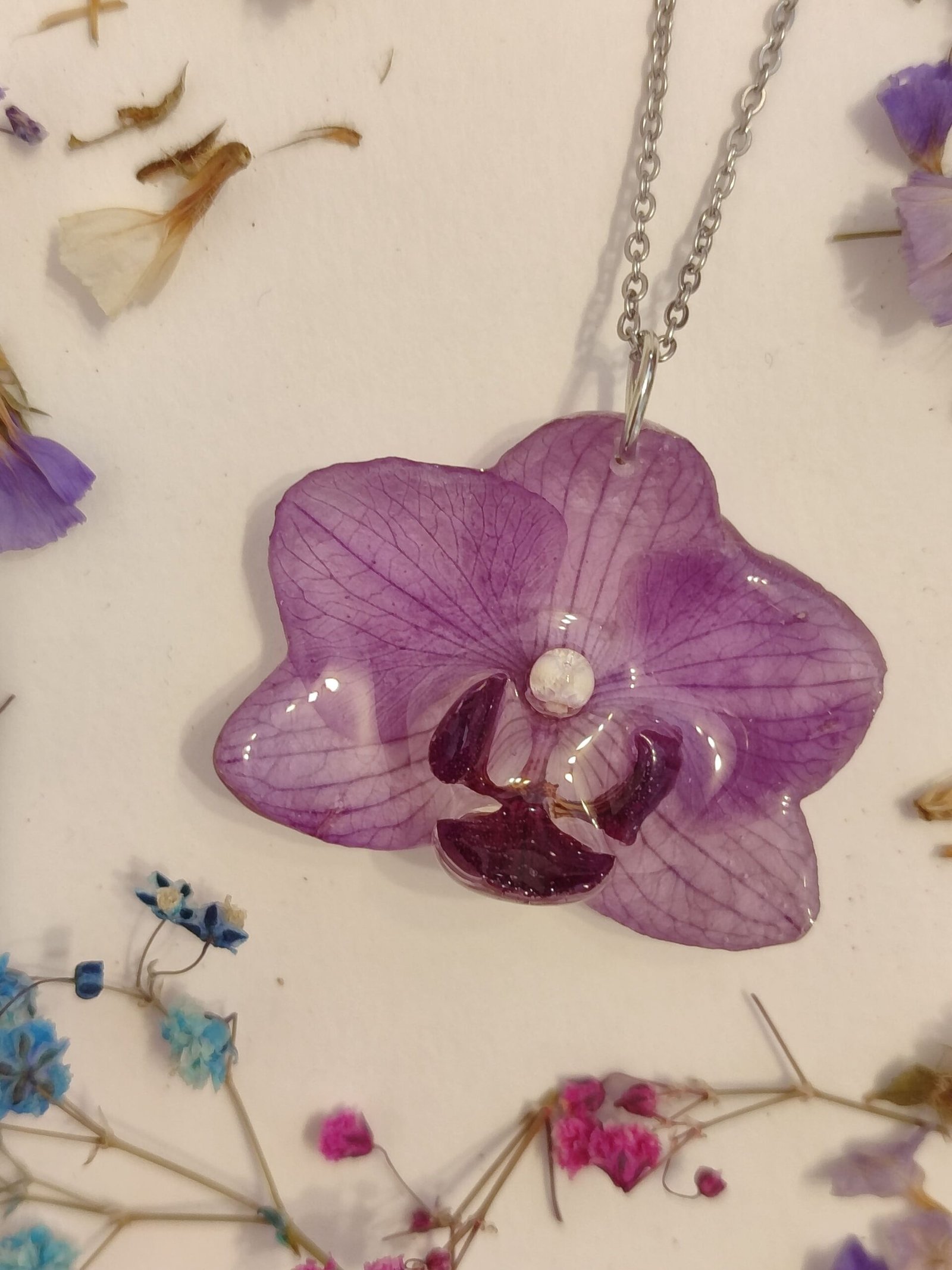 Colgante con una ORQUÍDEA REAL encapsulada en resina