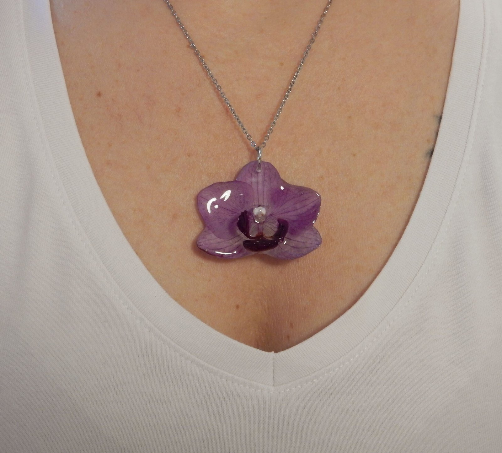 Colgante con una ORQUÍDEA REAL encapsulada en resina