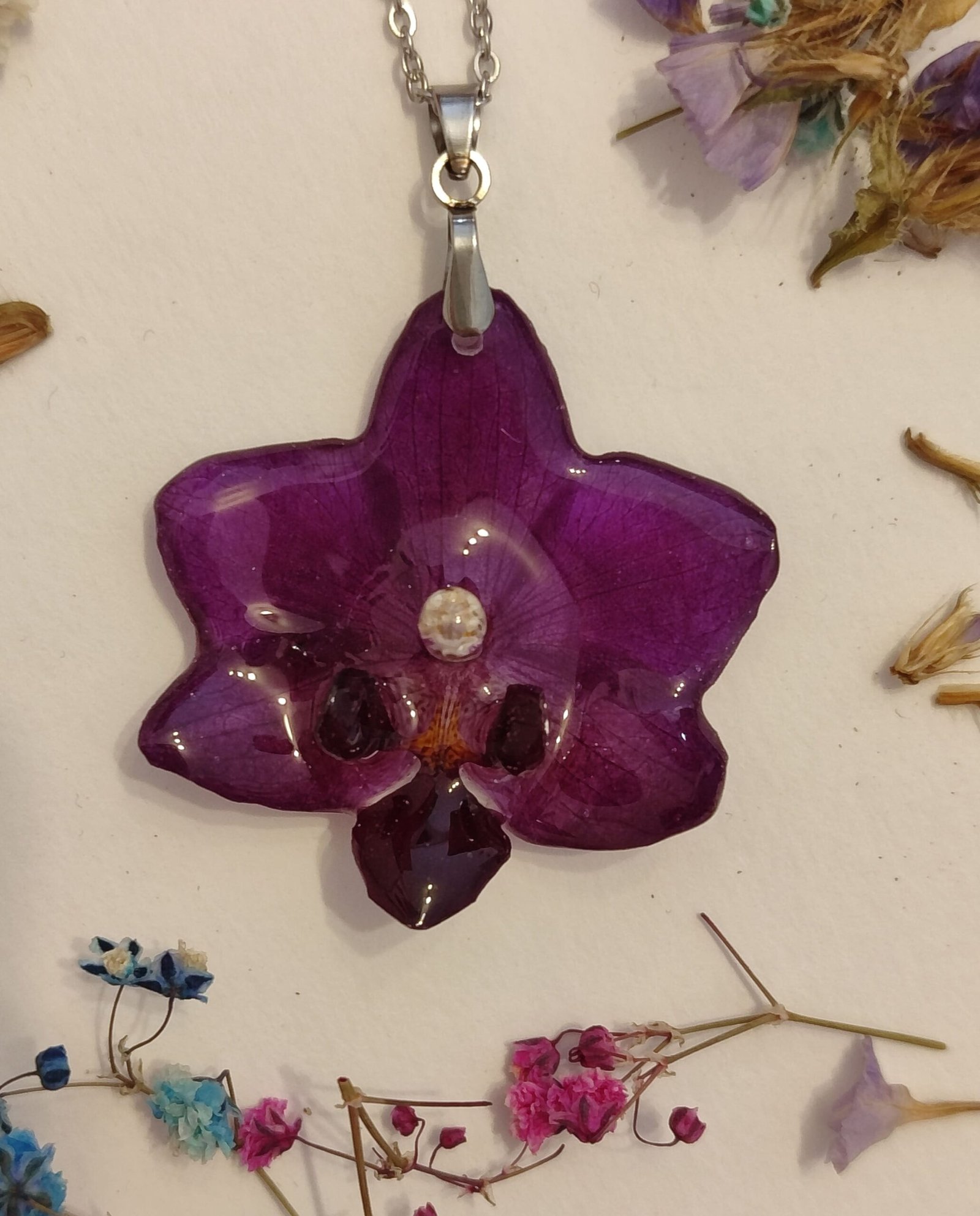 Colgante con una ORQUÍDEA REAL encapsulada en resina