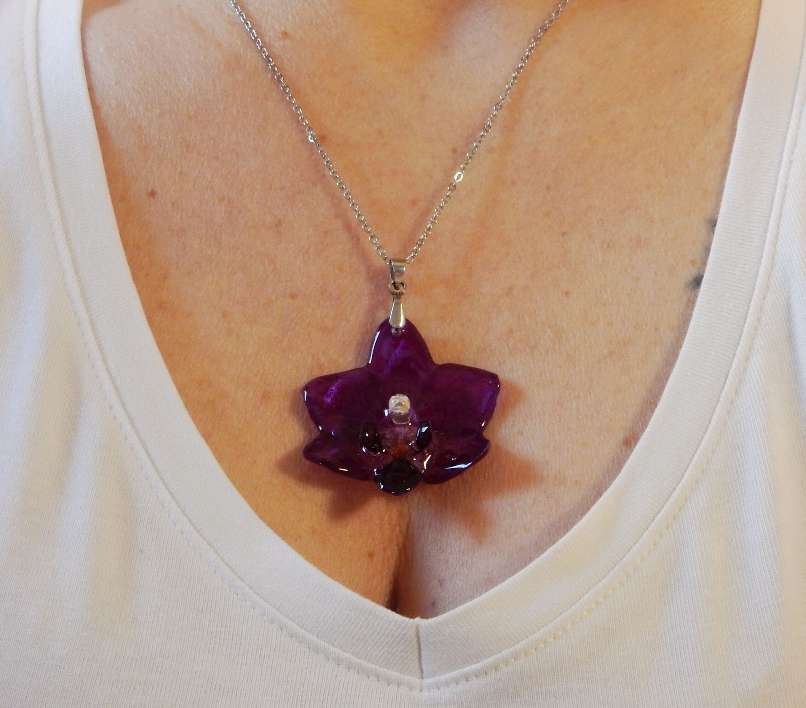 Colgante con una ORQUÍDEA REAL encapsulada en resina