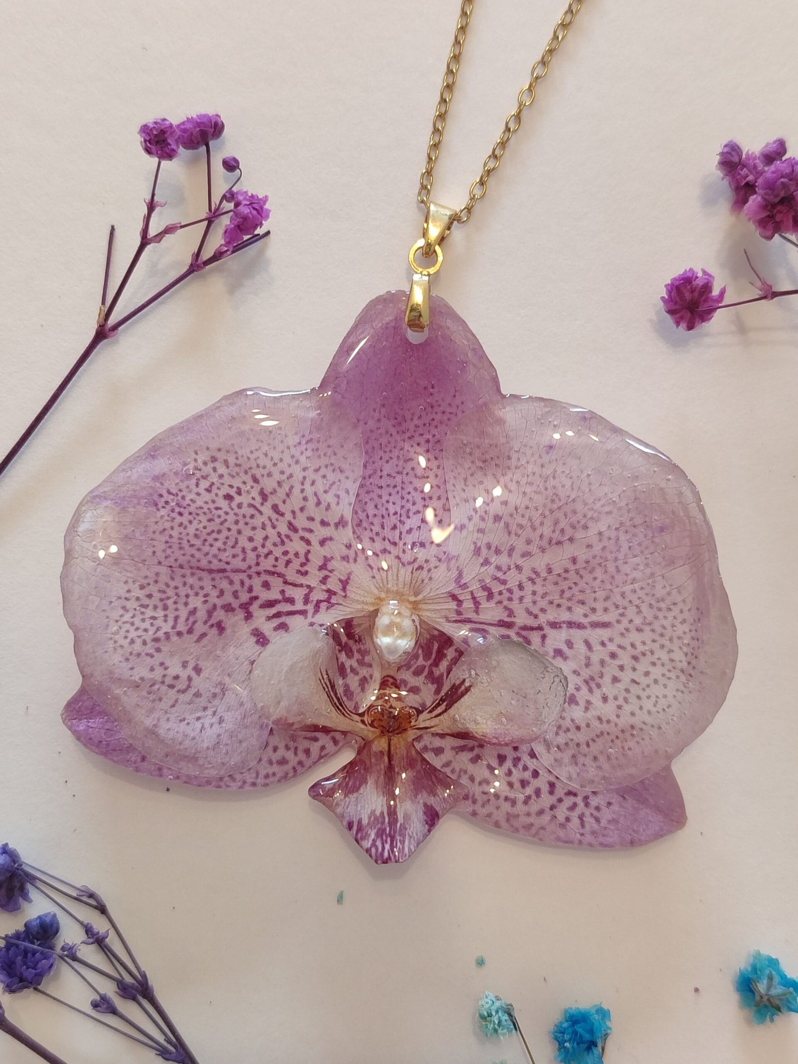 Colgante con una ORQUÍDEA REAL encapsulada en resina