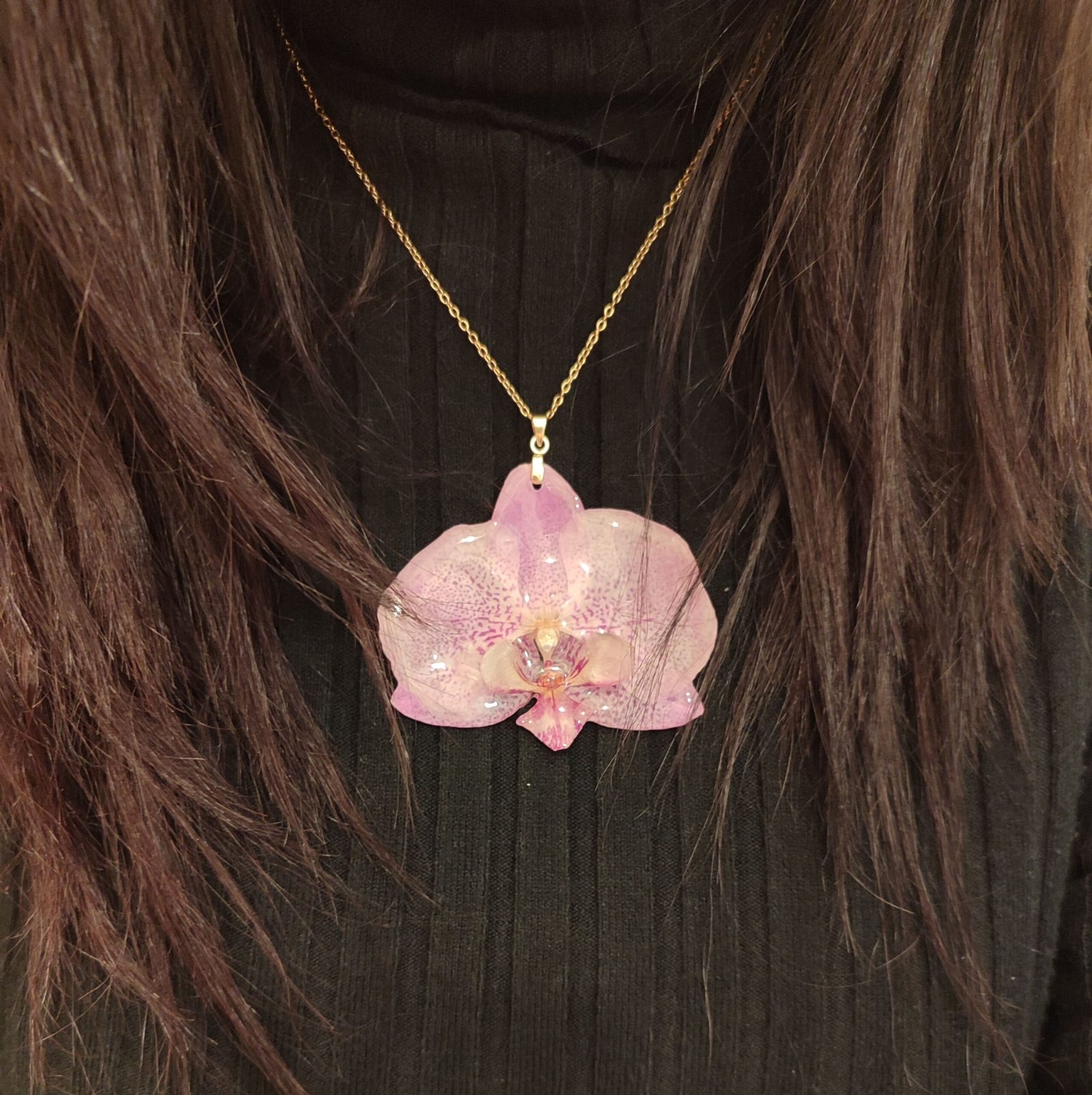 Colgante con una ORQUÍDEA REAL encapsulada en resina