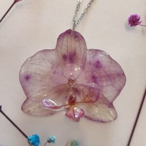 Colgante con una ORQUÍDEA REAL encapsulada en resina.