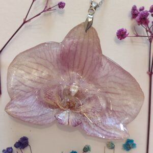 Colgante con una ORQUÍDEA REAL encapsulada en resina.