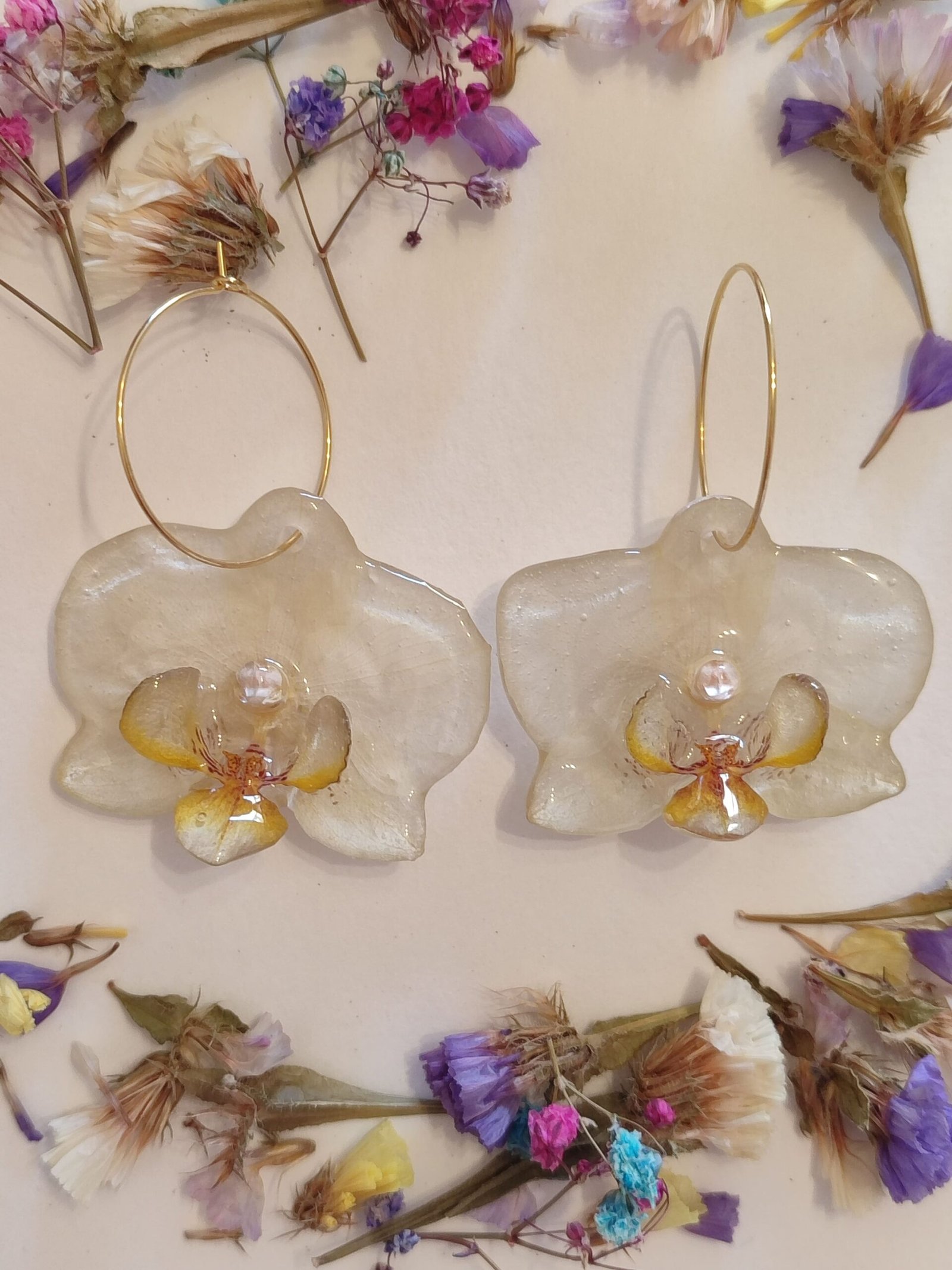 Pendientes CON ORQUIDEAS REALES encapsuladas en resina.