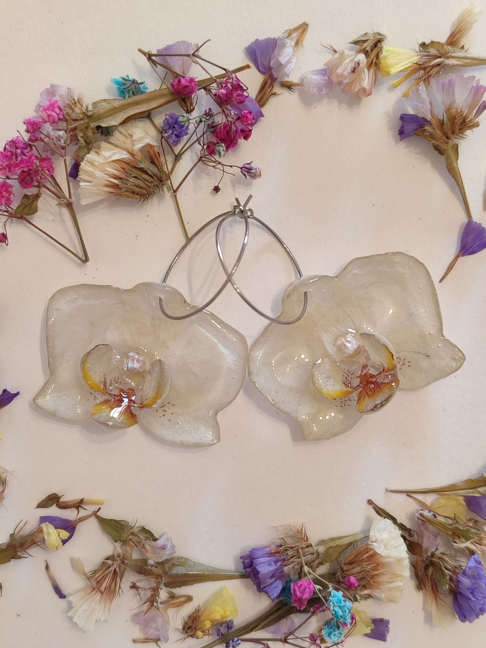 Pendientes CON ORQUIDEAS REALES encapsuladas en resina.