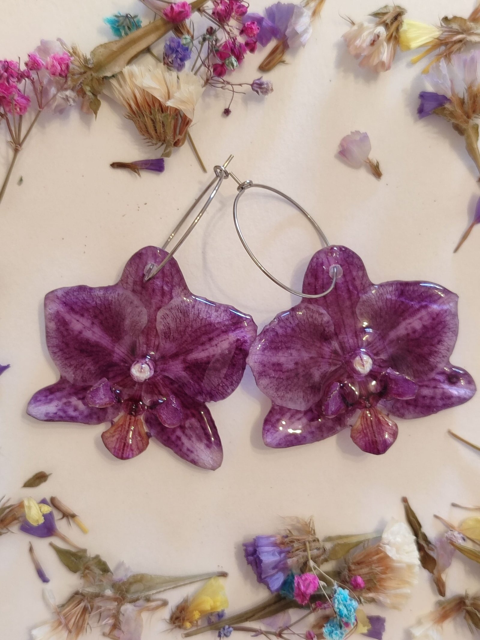 Pendientes CON ORQUIDEAS REALES encapsuladas en resina.