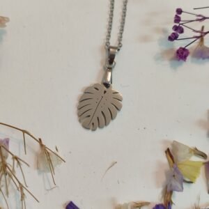 Colgante con un aplique en forma de HOJA DE MONSTERA