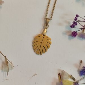 Colgante con un aplique en forma de HOJA DE MONSTERA