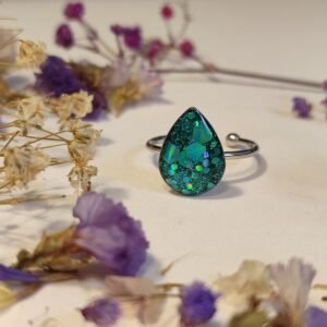 Anillo ajustable de acero inoxidable con PURPURINA HOLOGRÁFICA encapsulada en resina.