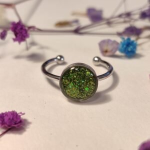 Anillo ajustable de acero inoxidable con PURPURINA HOLOGRÁFICA encapsulada en resina.