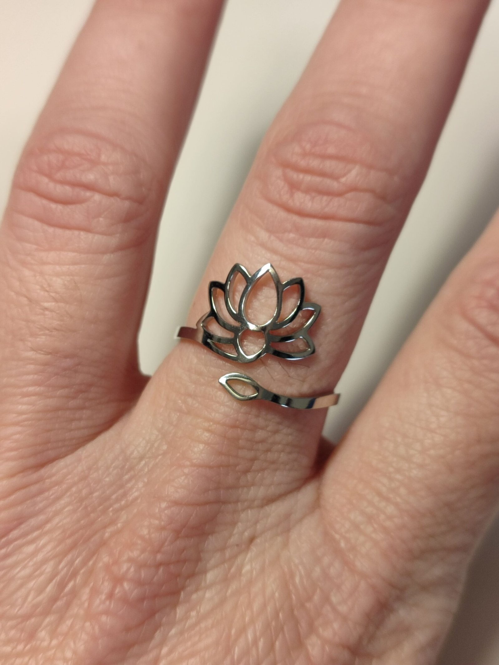 Anillo ajustable de acero inoxidable.