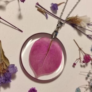 Colgante con UNA HOJA DE BUGANVILLA encapsulada en resina