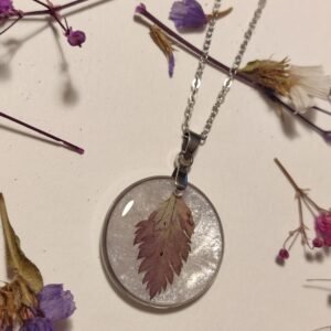 Colgante con UNA HOJA encapsulada en resina