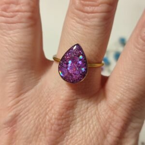 Anillo ajustable de acero inoxidable con PURPURINA HOLOGRÁFICA encapsulada en resina.