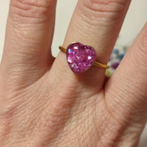 Anillo ajustable de acero inoxidable con PURPURINA HOLOGRÁFICA encapsulada en resina.