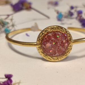 Pulsera ajustable de acero inoxidable con PURPURINA HOLOGRÁFICA encapsulada en resina.