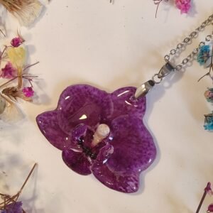 Colgante con UNA ORQUÍDEA encapsulada en resina