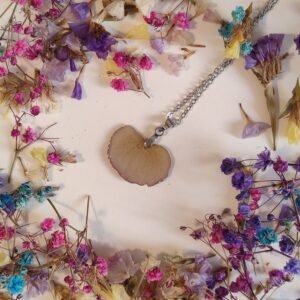 Colgante con PÉTALO DE HORTENSIA encapsulado en resina