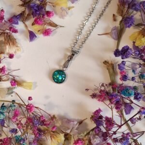 Colgante de acero inoxidable PURPURINA HOLOGRÁFICA encapsulada en resina.