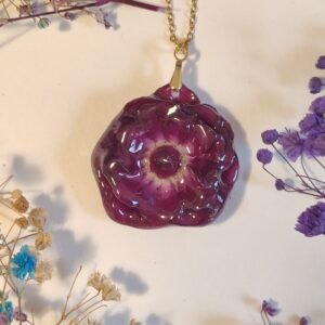COLGANTE con UNA ROSA encapsulada en resina
