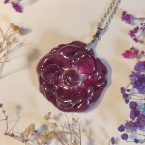 COLGANTE con UNA ROSA encapsulada en resina
