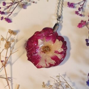 COLGANTE con UNA ROSA BICOLOR encapsulada en resina