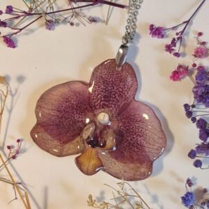 COLGANTE con UNA ORQUIDEA encapsulada en resina