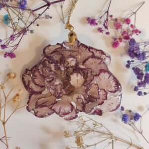 COLGANTE con UN CLAVEL encapsulado en resina