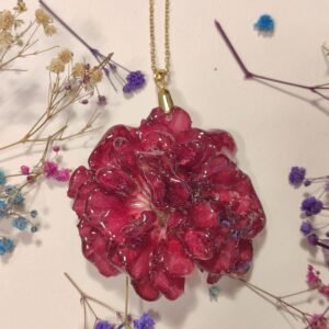 COLGANTE con UN CLAVEL COMPLETO encapsulado en resina.