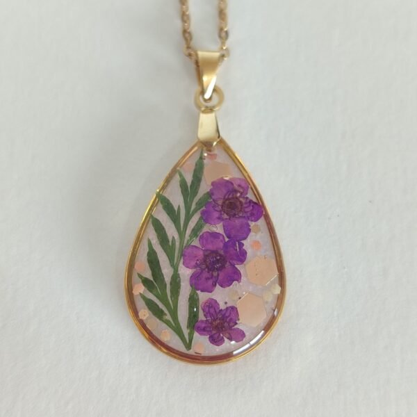 Colgante en forma de GOTA con FLORES LILAS