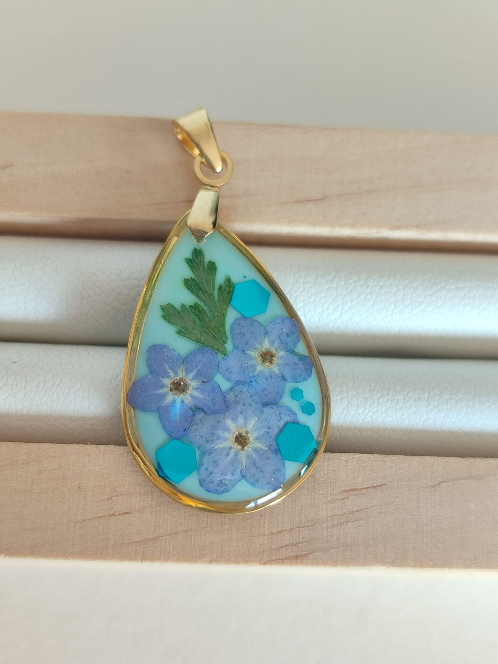 Colgante en forma de GOTA con FLORES NO ME OLVIDES