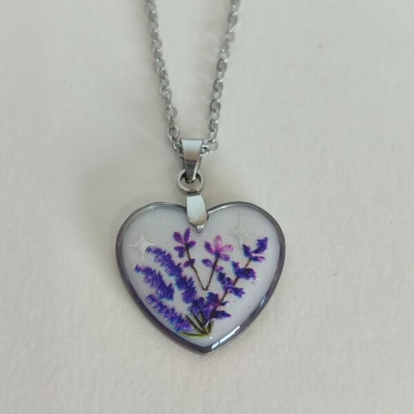 Colgante en forma de CORAZÓN con motivos de FLORES DE LAVANDA