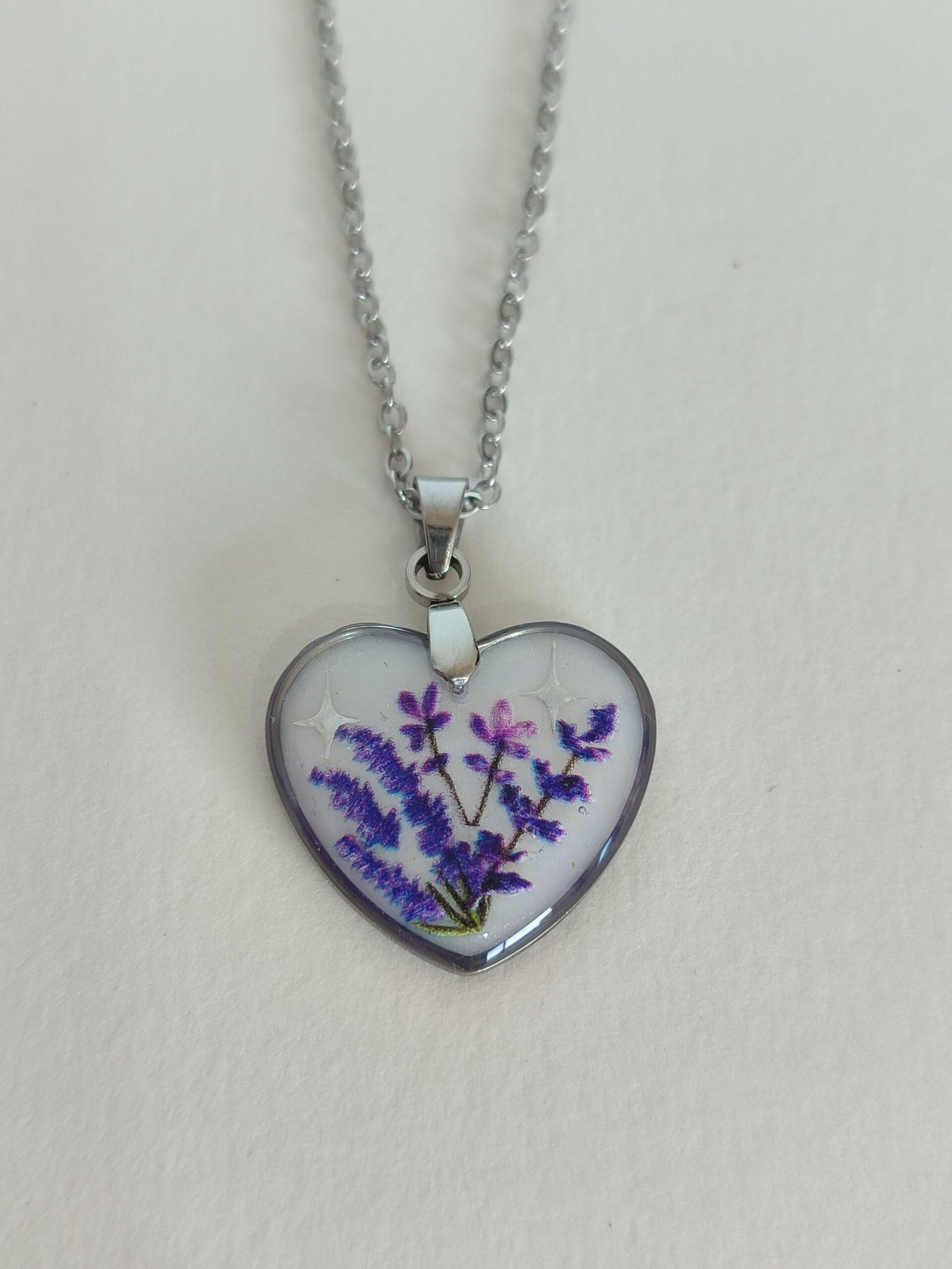 Colgante en forma de CORAZÓN con motivos de FLORES DE LAVANDA