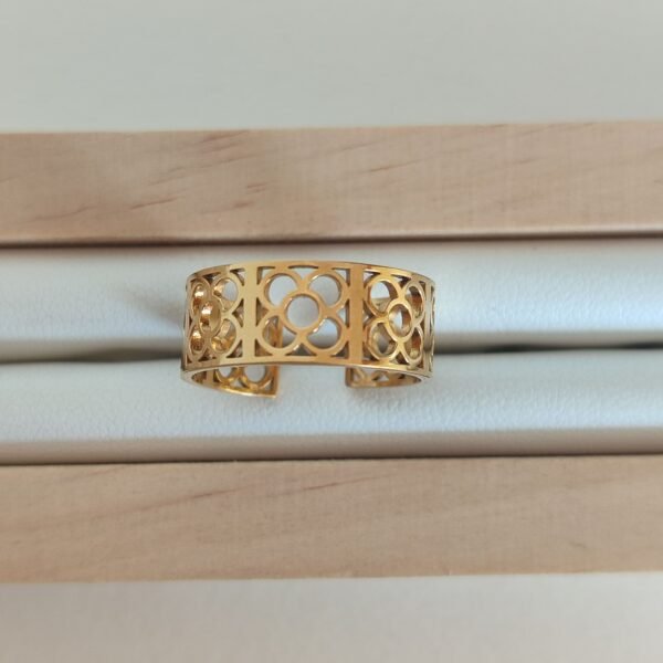 Anillo con motivos del PANOT en dorado