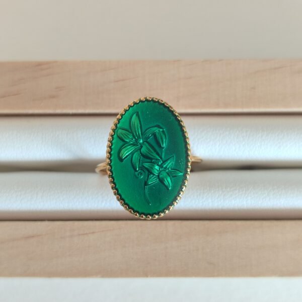 Anillo ajustable de acero inoxidable en fondo VERDE con FLORES EN RELIEVE