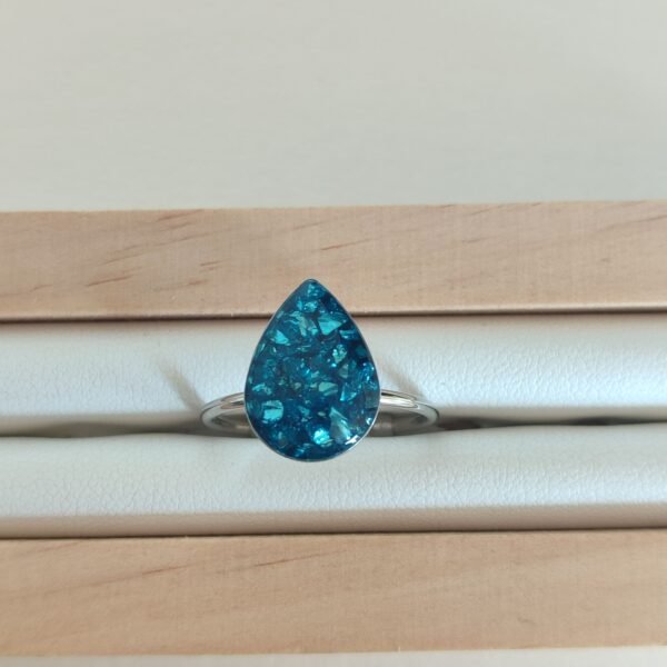 Anillo con PIEDRECITAS AZULES encapsuladas en resina