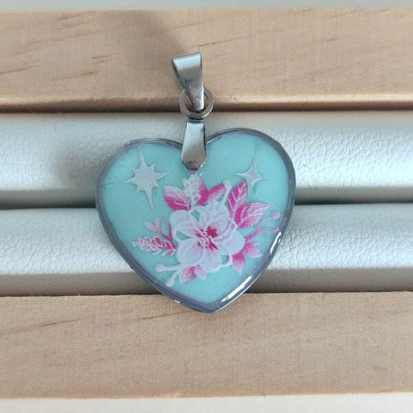 Colgante en forma de CORAZÓN con motivos florales