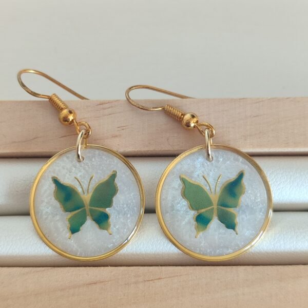 Pendientes con un motivo de MARIPOSAS VERDES